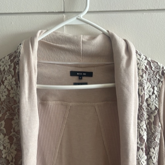 Beautiful cardigan with great details - Picture 2 of 7